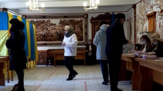 Голосування на одній із дільниць Львова. Фото (оновлено)