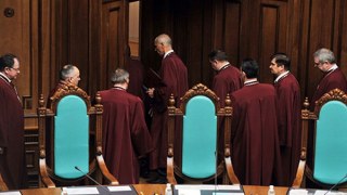 Верховна Рада позвільняла суддів Конституційного суду