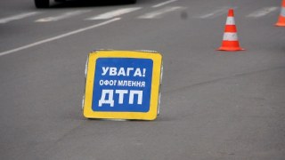 У Львові водій мікроавтобуса збив на тротуарі двох дітей і втік