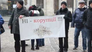 Львів'яни пікетували міськраду, протестуючи проти незаконних забудов