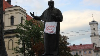 Два львівські пам'ятники долучились до руху в підтримку Сенцова