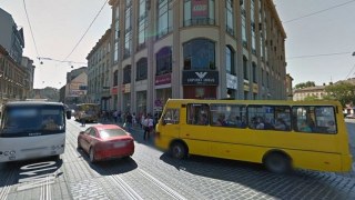 У Львові просять ліквідувати пішохідний перехід біля Магнусу