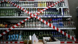 Підприємців оштрафували на 184 тисячі за продаж алкоголю вночі