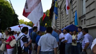 Опозиція Львівщини заблокувала вхід до Львівської ОДА