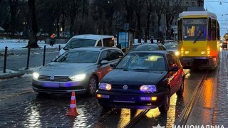 У Львові біля цирку водій Volkswagen збив пішохода