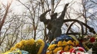 У Львові вшанували жертв та героїв Чорнобиля