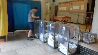 Львівські активісти записали інструкцію для виборців із вадами зору