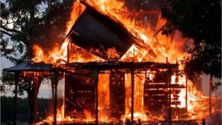 У пожежі у Львівській області згорів будинок та постраждала людина