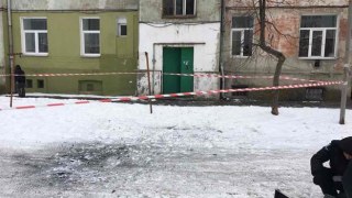 На подвір'ї багатоповерхівки у Львові вибухнула граната