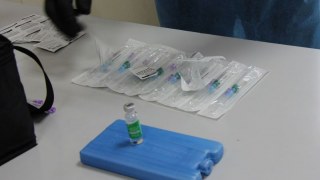 В Україні набув чинності наказ про обов'язкову вакцинацію для медиків, чиновників та комунальників