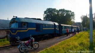 Мешканці села на Дрогобиччині щодня ризикують життям через відсутність залізничного переходу