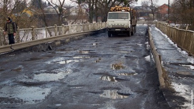 Дорога у Великих Мостах до ремонту