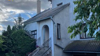 У Червоноградському районі вогонь знищив покриття будинку