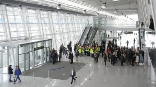 З львівського аеропорту евакуювали 300 пасажирів