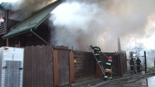 У Львові повністю згоріла дача