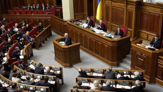 Рада проголосувала за виведення військових формувань з Києва і амністію активістів