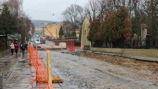 Міськрада Львова не буде виділяти гроші на ремонт провалля на вулиці Мечникова