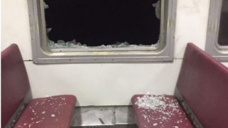 На Львівщині зловмисники потрощили вагон приміського поїзда