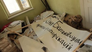 Міліція у Миколаєві вилучила та знищила виборчу агітпродукцію