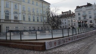 З листопада на Площі Ринок у Львові відкриють льодову ковзанку