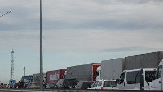 Поляки продовжують блокувати кордон для українських вантажівок