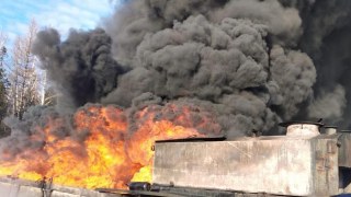 На Дрогобиччині ліквідовують пожежу нафтопродуктів