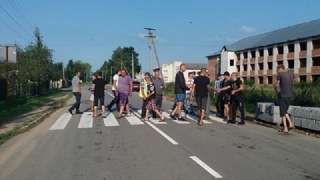 На Старосамбірщині активісти перекрили дорогу Старий Самбір-Кобло