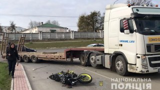 На Сихові у ДТП з вантажівою загинув мотоцикліст