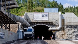 Будіельникам Бескидського тунелю залишилось пройти ще 457 метрів