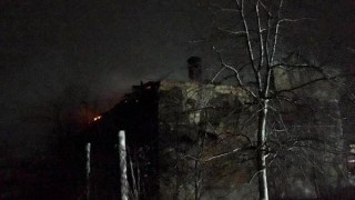 На Жовківщині вогонь знищив дах будівлі