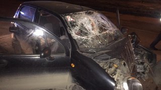 У Львові автівка врізалася у огорожу: постраждало п'ятеро людей