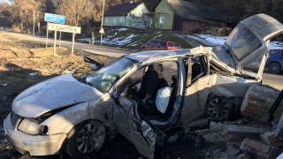 На Старосамбірщині автівка врізалася у пост прикордонників: є загиблі