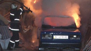 У Львові згорів Volkswagen Transporter