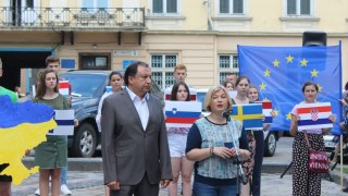 Синютка запрошує НАТО на Донбас
