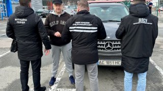На Львівщині викрили схему переправлення ухилянтів за кордон за хабарі