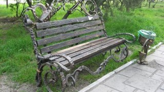 68 лавочок та 265 урн для сміття встановлені за літо у парках Львова
