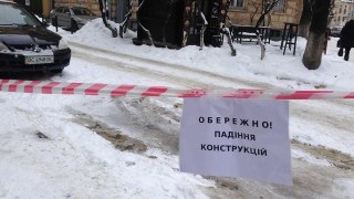 На вулиці Львова виїхали більше 150 одиниць снігоприбиральної техніки