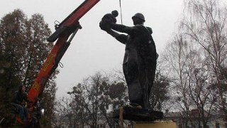 Пам’ятник Воїну-Визволителю у Стрию демонтувала ВО «Свобода»