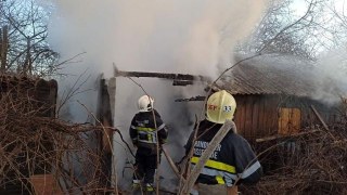8 рятувальників гасили пожежу в будинку у Червонограді