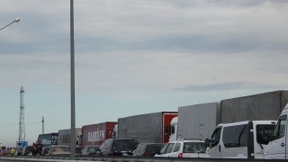 На кордоні з Польщею – черги на 280 вантажівок