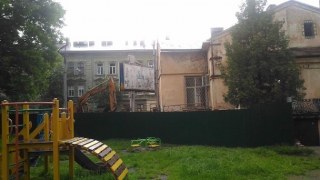 Львів'яни вимагають зупинити знищення пам'ятки архітектури на вулиці Русових