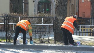 У Львові двірникам, які працюють під час карантину, виплатять 5 тисяч гривень премії
