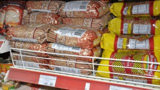 У Львові масово закуповують крупи, ціни на продукти дорожчають