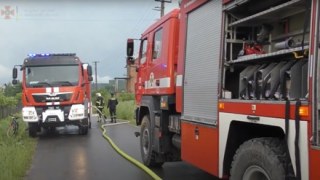 Понад 20 рятувальників гасили пожежу у будинку поблизу Львова
