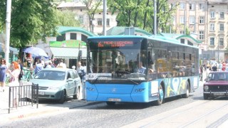 У Львові 12 автобусних маршрутів курсують зі змінами
