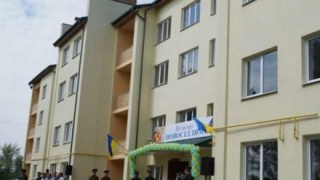 На Яворівщині 35 сімей військових отримали квартири в новому будинку