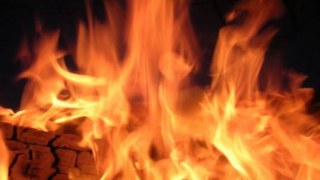 На Самбірщині горів будинок: гасили більше десятка пожежників