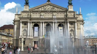 Львівська міліція встановлює аноніма, який повідомив про замінування Оперного театру