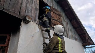 8 рятувальників гасили пожежу на Пустомитівщині