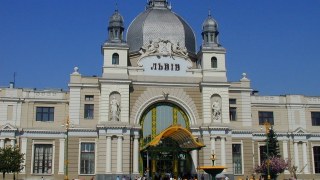 На фасаді вокзалу у Львові з'явиться таблиця із вшанування бійців АТО